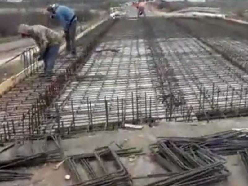 Continúan los trabajos de reparación del puente vehicular de la carretera Allende-Morelos
