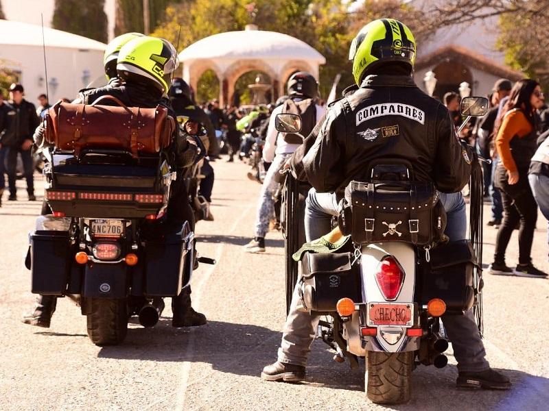 Realizan bendici&oacute;n de cascos 2020 en Parras de la Fuente