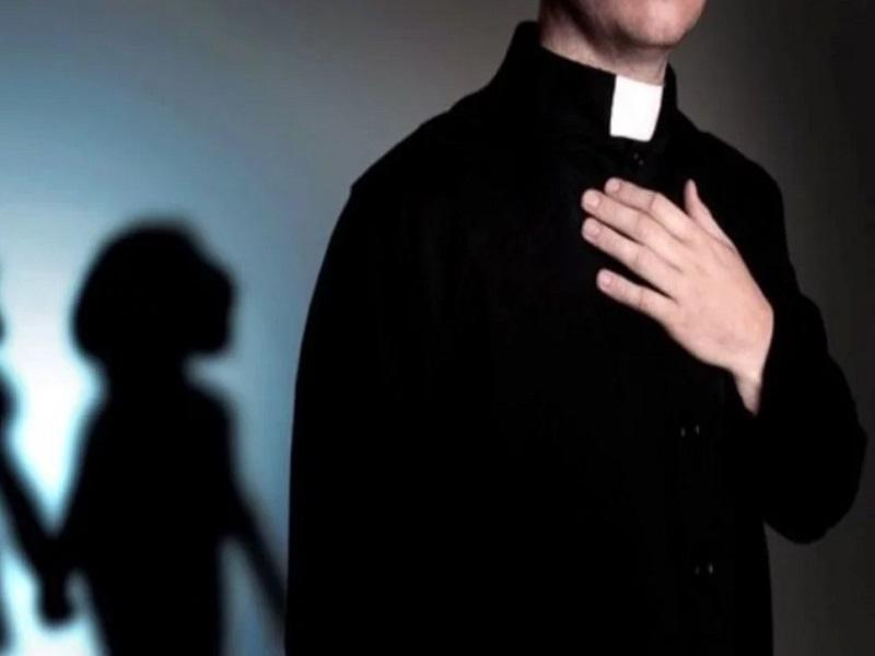 Restringe iglesia católica contacto entre sacerdotes y menores, Obispo da número para reportes. (video)