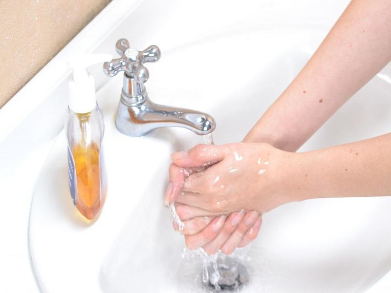 Recomiendan lavar las manos con frecuencia para prevenir la transmisión de enfermedades