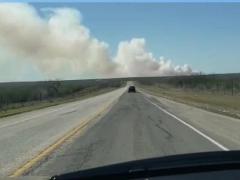 Reabrieron la carretera 57 cerrada por incendio de bodegas de algodón cerca de Batesville