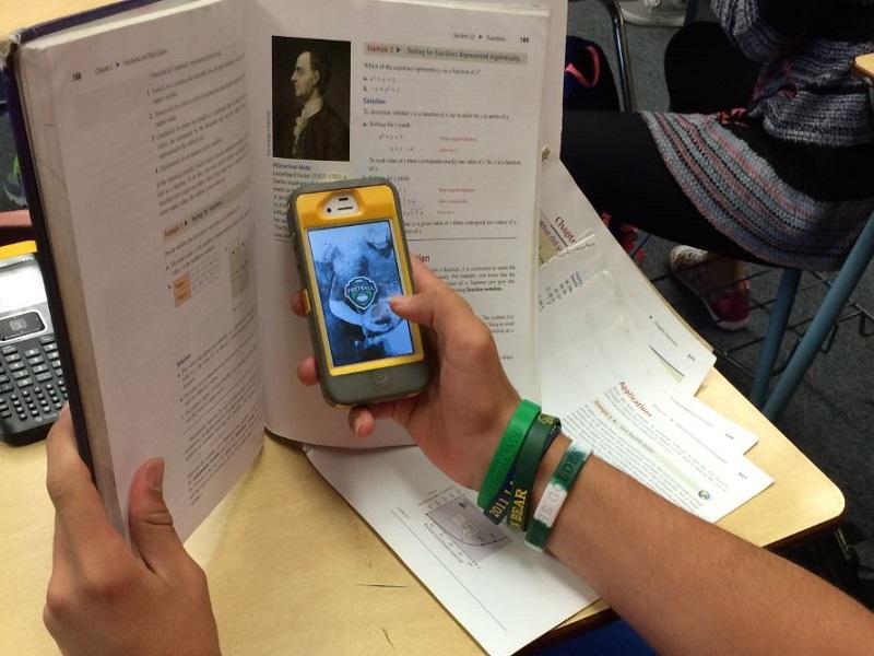 Distrito Escolar confiscará celulares a estudiantes que los usen en clase