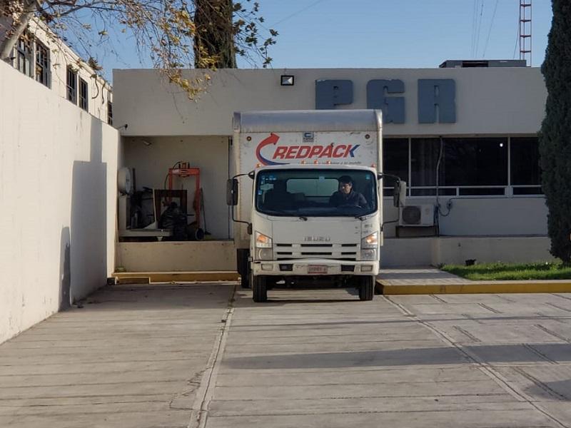 Aseguran marihuana en camión de paquetería en Allende