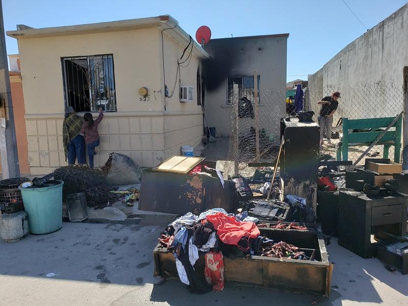 Corto circuito provoca incendio en una vivienda de la colonia Hacienda de Luna de Piedras Negras. (video)