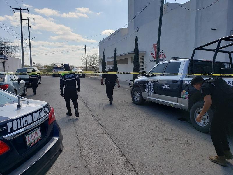 Encuentran ejecutado de un balazo a un hombre en campos de futbol en Piedras Negras. (video)