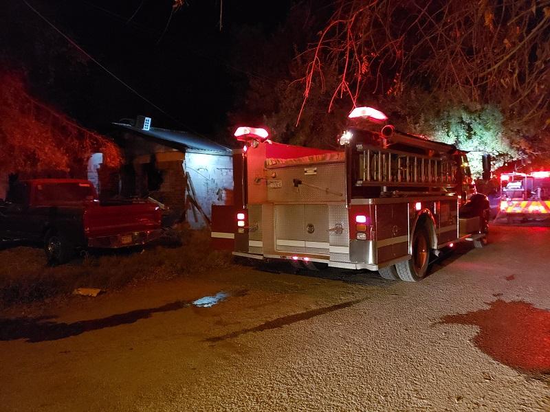 Daños materiales en un domicilio deja incendio en el ejido El Centinela