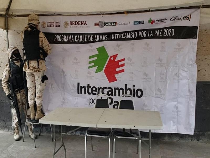 Instala SEDENA m&oacute;dulo de canje de armas en el exterior de la Presidencia de Piedras Negras (video)