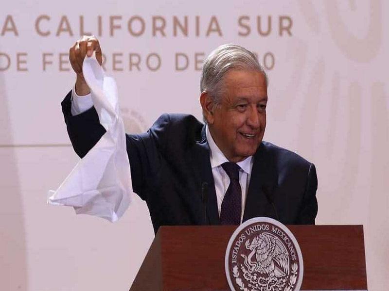 Conservadores ya se volvieron feministas, dice AMLO sobre paro nacional de mujeres