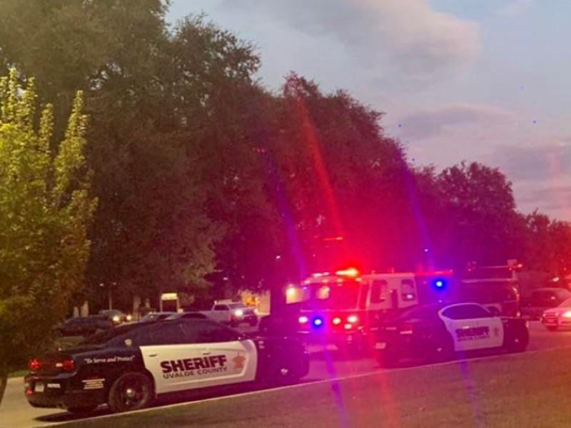 Buscan a sujeto que dispar&oacute; contra polic&iacute;as de Uvalde, Texas