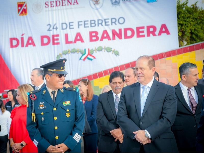 Encabezan alcalde y comandante del 12 Regimiento la ceremonia por el D&iacute;a de la Bandera