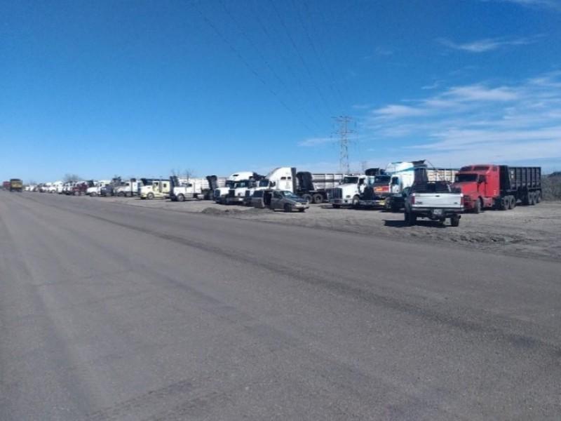 Se plantan otra vez en Nava más de 80 traileros por falta de pago de MICARE