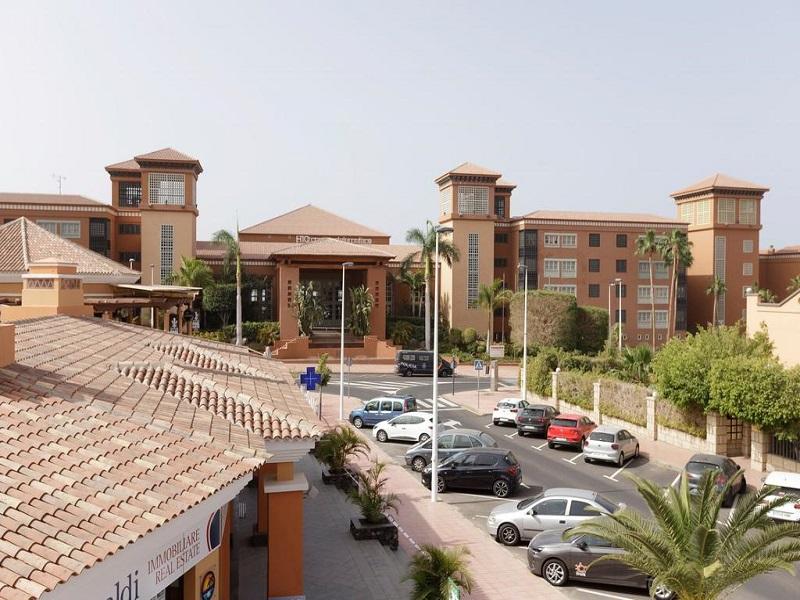 A&iacute;slan a casi mil personas en hotel de Madrid por turista con Covid-19