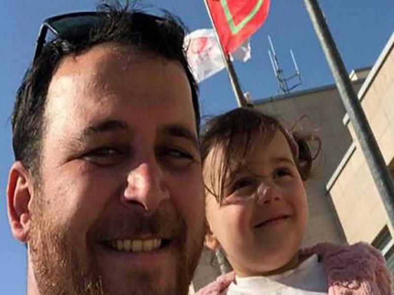 Tras video viral en el que r&iacute;en con bombas, escapan padre e hija de la guerra en Siria (video)