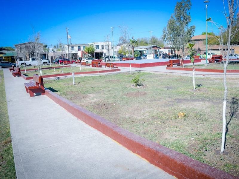 Piedras Negras entrega plaza pública rehabilitada a vecinos de la colonia Esfuerzo Nacional 