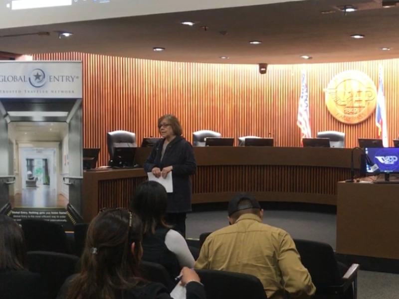 Agentes de Aduana ofrecieron informaci&oacute;n para tramitar las tarjetas Global y Sentri en Eagle Pass (video)