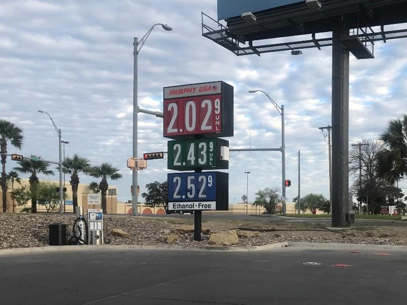 Otra vez bajó el precio de la gasolina en Eagle Pass; es casi 5 pesos más barata que en Piedras Negras