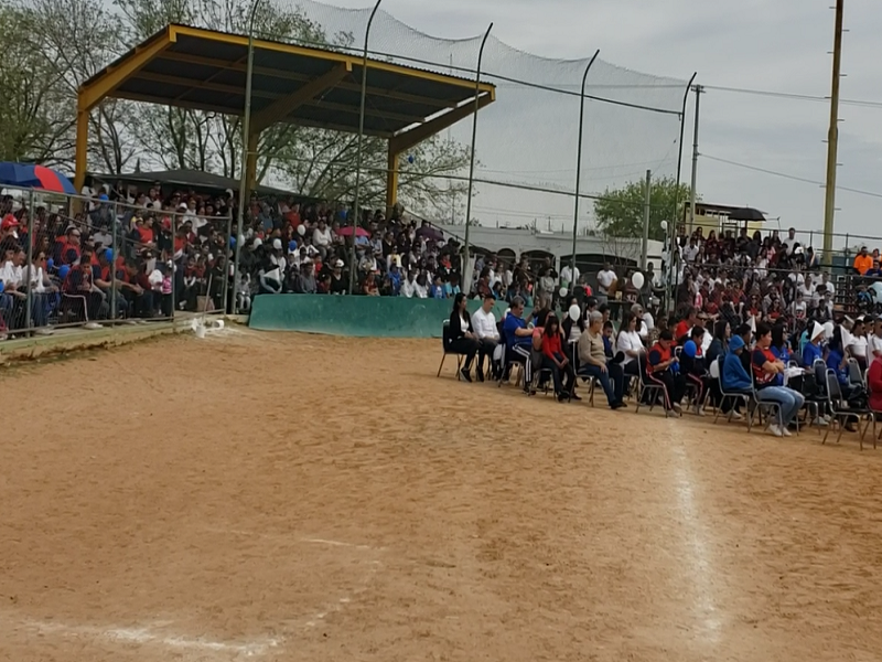 Cientos marchan por la familia en Piedras Negras (video)