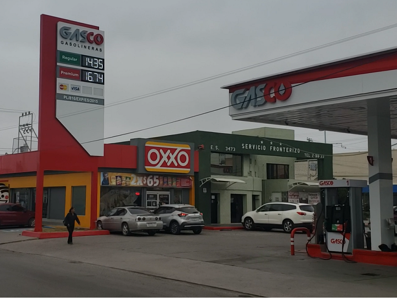 Impuestos mantienen elevados los precios de los combustibles en México y no bajarán a corto plazo