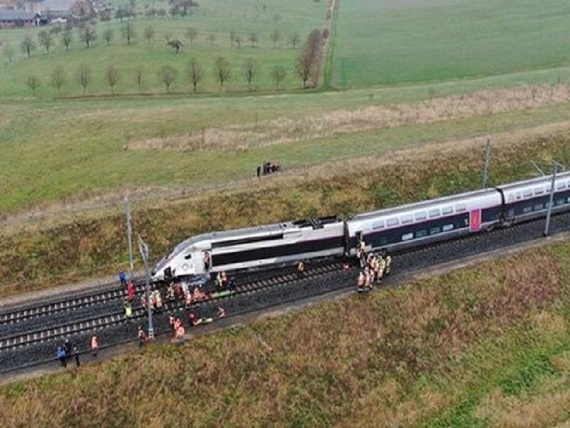 Descarrila tren de alta velocidad en Francia, deja 22 heridos