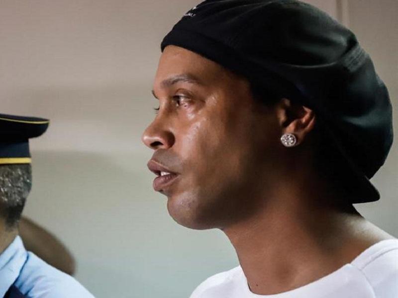 Dan prisi&oacute;n preventiva al exfutbolista Ronaldinho en Paraguay