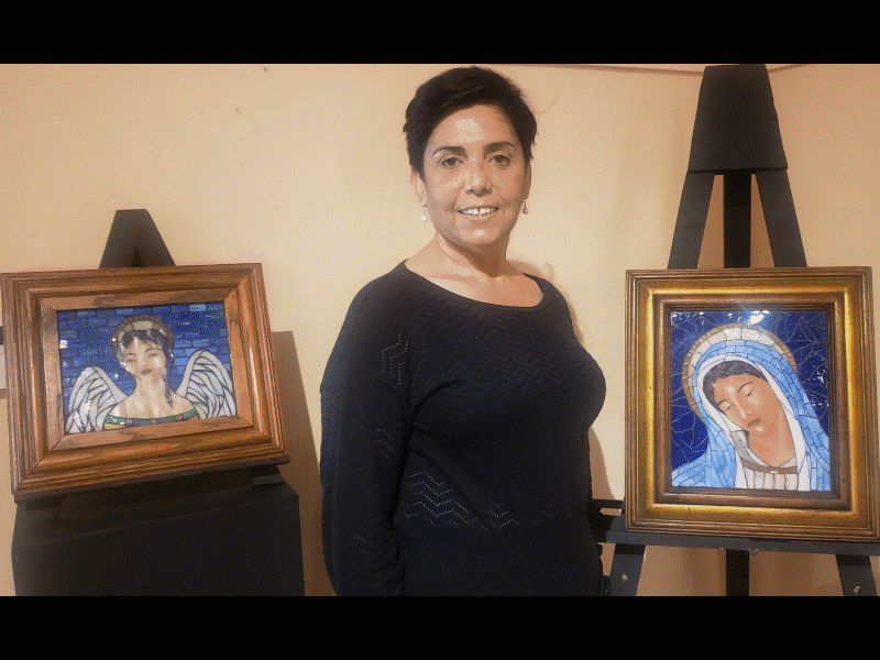 Artista de Zaragoza expone su obra de vitrales en Piedras Negras