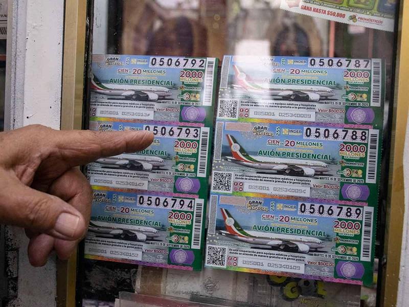 Inicia venta de billetes de loter&iacute;a para avi&oacute;n presidencial 
