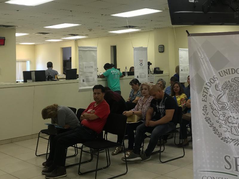 Saturan trámite de pasaporte en el Consulado de México en Eagle Pass, espera es hasta de un mes