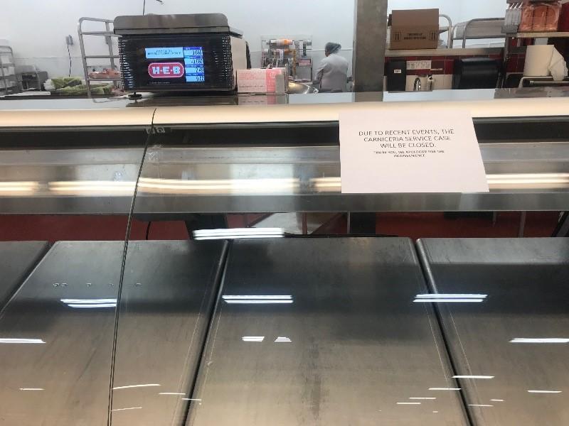 Por compras de p&aacute;nico agotan agua, papel higi&eacute;nico, gel y hasta la carne en Eagle Pass