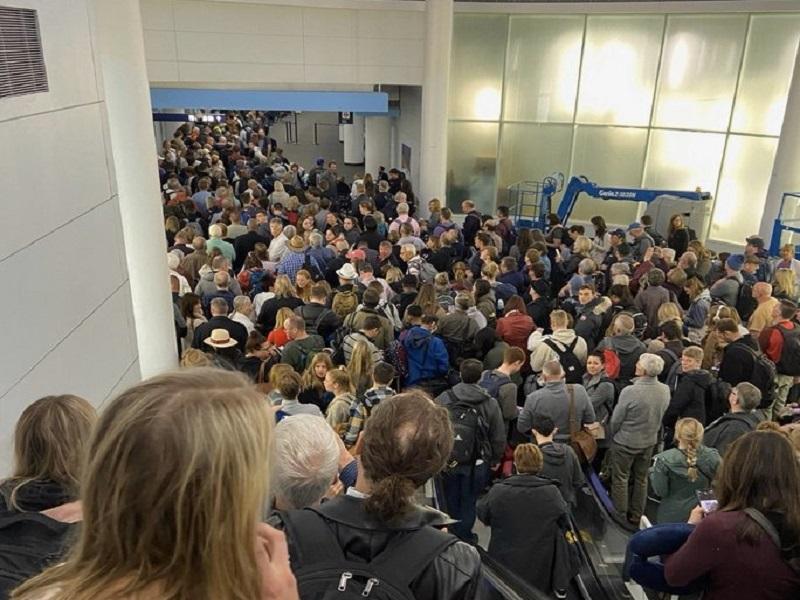 Caos en aeropuertos de EU debido a pruebas de coronavirus (VIDEO)