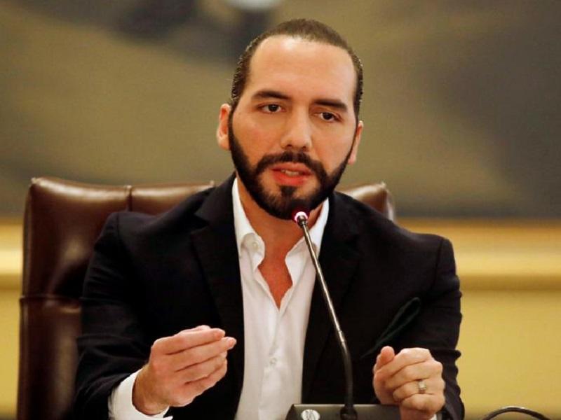 Niega El Salvador ingreso de avi&oacute;n procedente de M&eacute;xico; vienen 12 pasajeros con coronavirus, afirma presidente