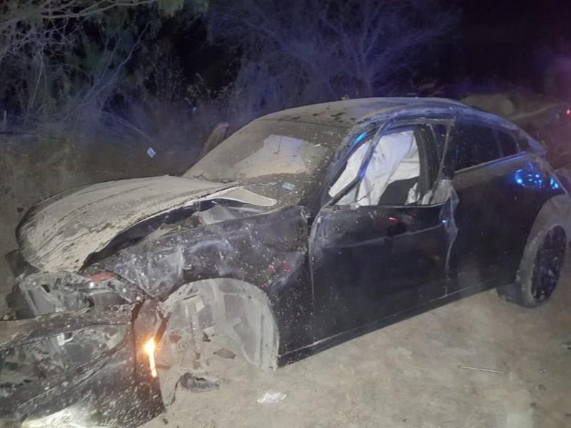 Dos mujeres resultan lesionadas tras volcar el auto que conducían en la Zaragoza-Morelos 
