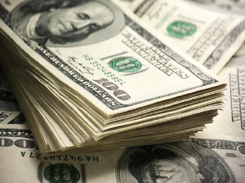 Supera el d&oacute;lar la barrera de los 24 pesos, podr&iacute;a alcanzar los 25