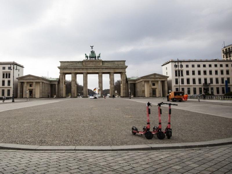 Alemania proh&iacute;be reuni&oacute;n de m&aacute;s de dos personas por crisis de coronavirus