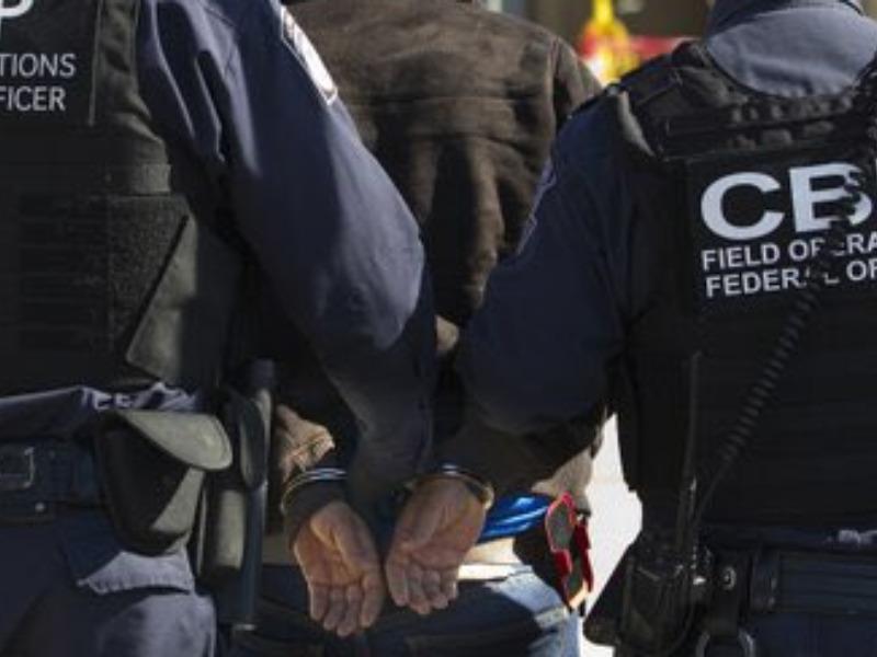Arrestaron en el Puente Uno a nigropetense buscado por tráfico de indocumentados