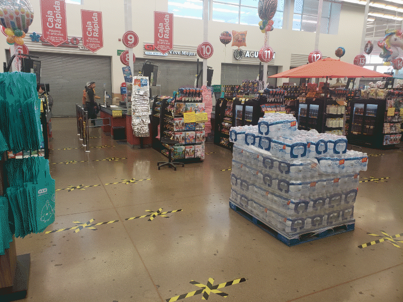 Guardar distancia entre clientes piden tiendas para evitar propagaci&oacute;n del COVID-19