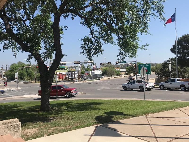 Por coronavirus, se vac&iacute;an las calles de Eagle Pass; casi no hay tr&aacute;fico y las tiendas est&aacute;n cerradas (video)