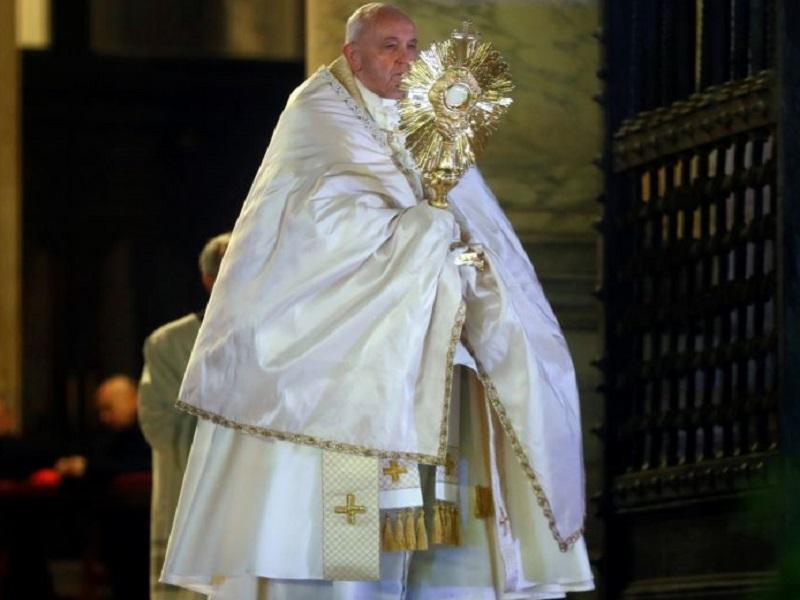 Papa Francisco bendice al mundo en medio de la pandemia del coronavirus