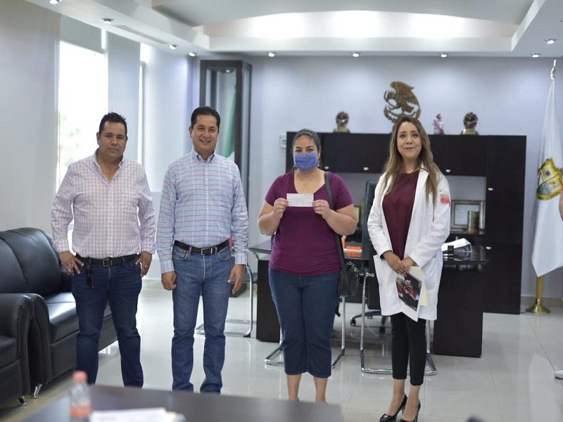 Premian a ganadores del concurso Quítate un Peso de Encima en Acuña