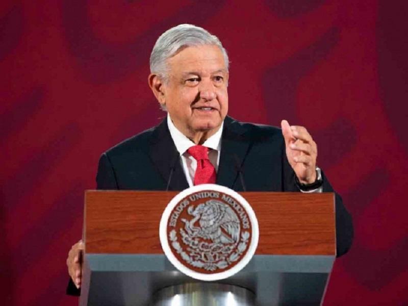 Anuncia AMLO cr&eacute;ditos por 25 mil mdp para apoyar al comercio informal por coronavirus