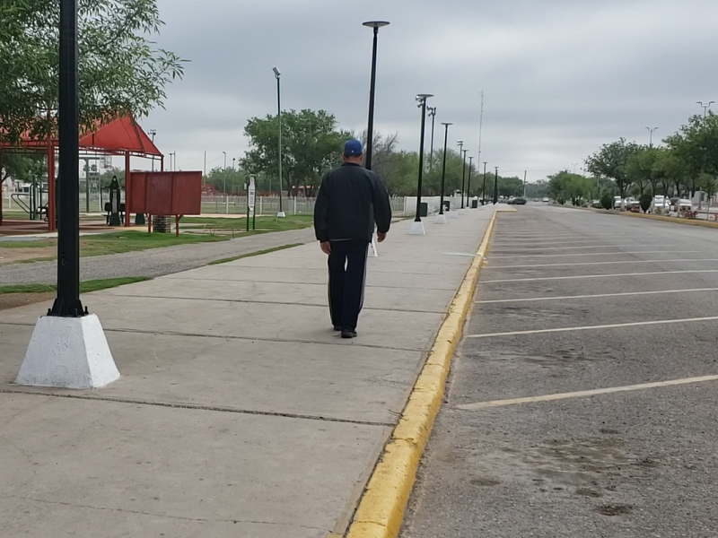 Siguen algunos renuentes a quedarse en casa, salen para actividades recreativas (video)