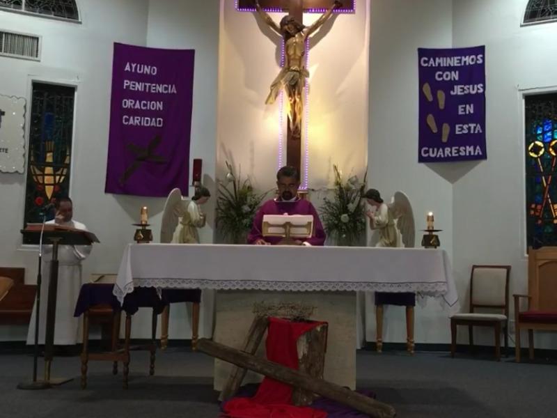 Ante la crisis sanitaria, iglesias católicas de Eagle Pass transmiten sus misas por Facebook en vivo
