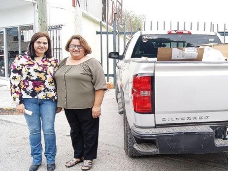 Entregan donativos de art&iacute;culos desechables en Acu&ntilde;a