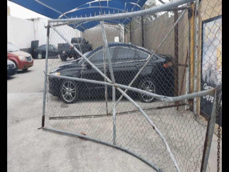 Localizan abandonado veh&iacute;culo robado de lote de autos