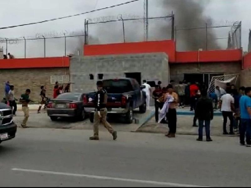 Se amotinan migrantes en albergue provisional en Piedras Negras (video)