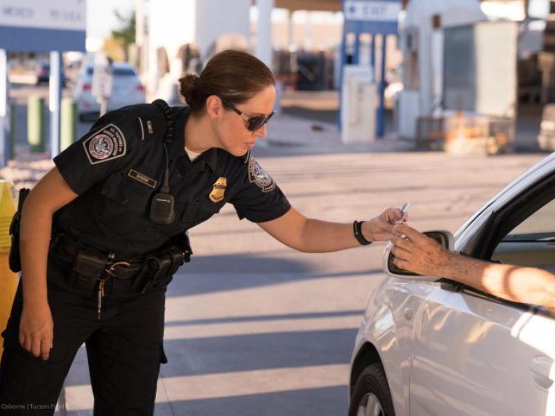 La entrega de permisos de internaci&oacute;n I94 en la guardarraya no tiene que ser en persona: Aduana de Eagle Pass