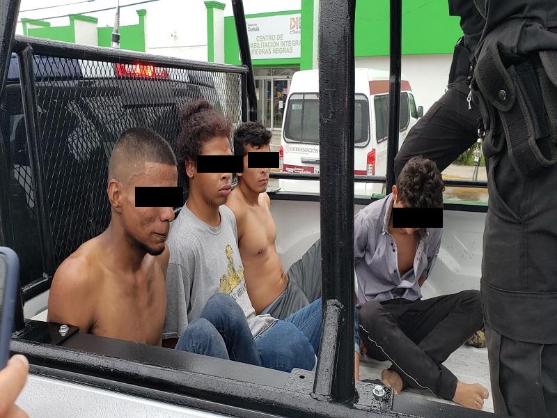 Detienen a rijosos que incendiaron el centro temporal para migrantes