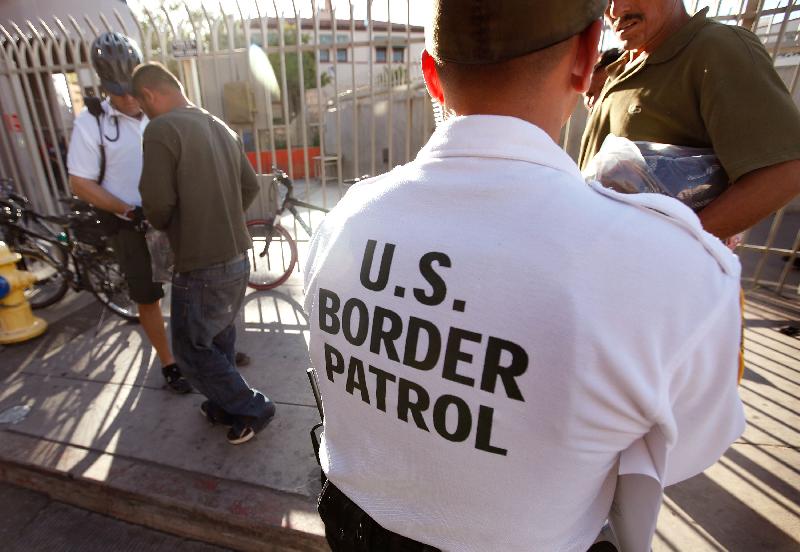 Trump deporta sin tr&aacute;mite y a deshoras; no aplica a migrantes protocolo por COVID-19