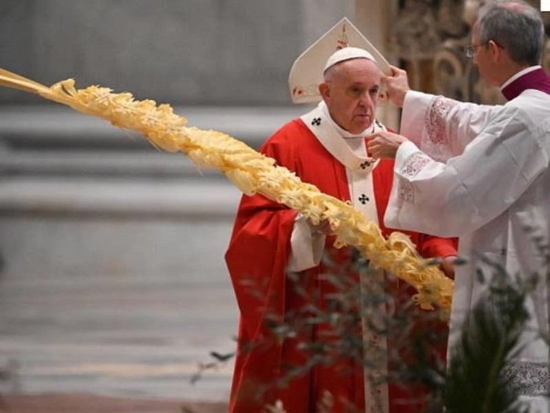 Sin fieles, el papa Francisco llamó a no desanimarse ante la pandemia, este Domingo de Ramos