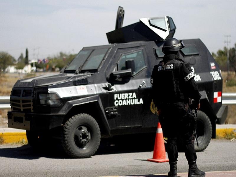 Retén policiaco regresa a Monterrey a familia que se dirigía a Piedras Negras