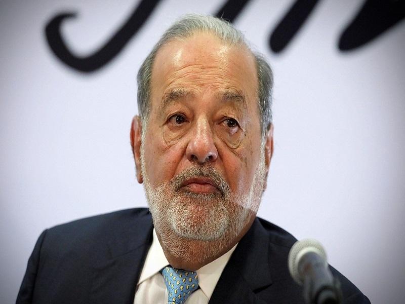 Sale Carlos Slim del top 10 de millonarios de Forbes 2020